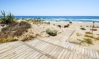 Modern beachfront villa for sale in Marbella with breathtaking sea views 1221 