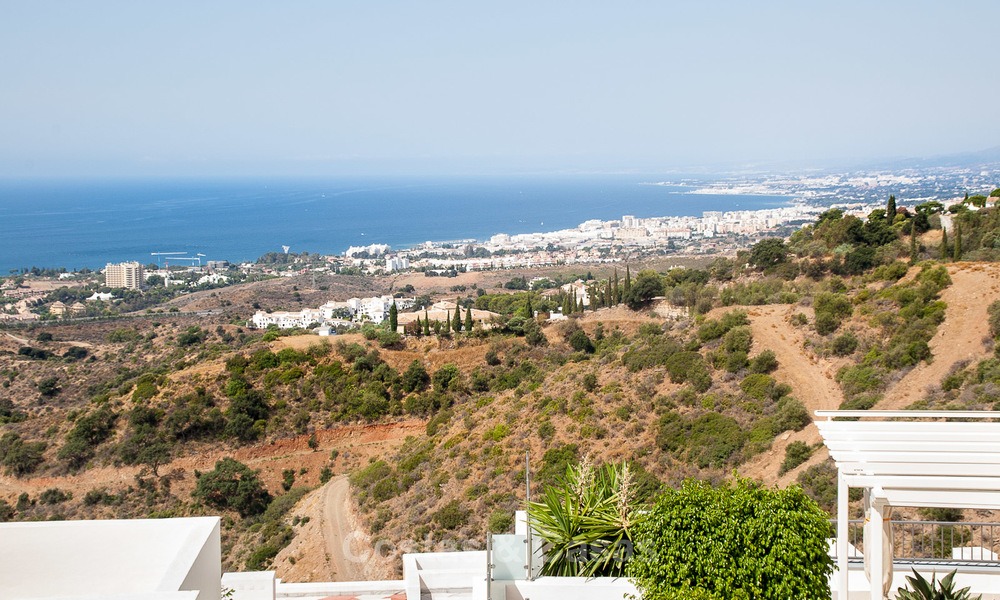 Opportunity! Luxury Modern Apartment For Sale in Marbella with breathtaking sea view, ready to move in 14578