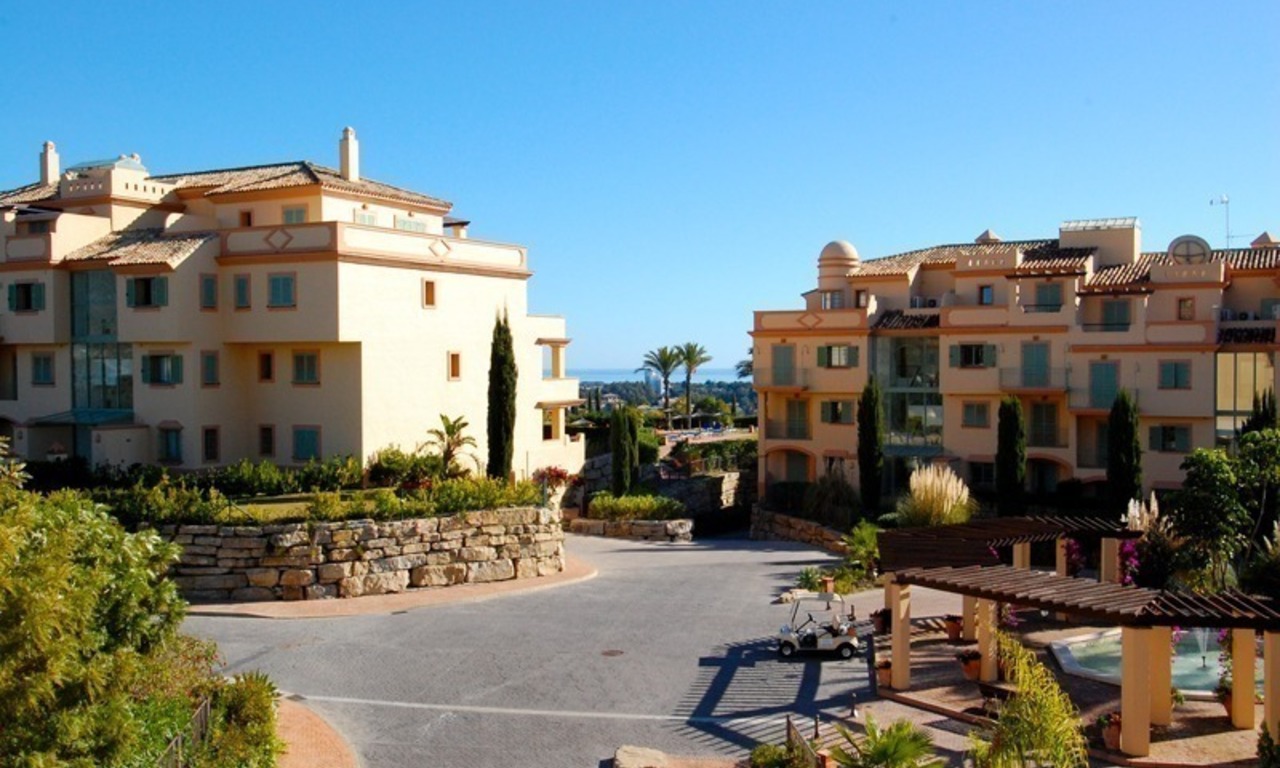 2 Bargain luxury golf apartments for sale, golf resort, Benahavis - Marbella 11