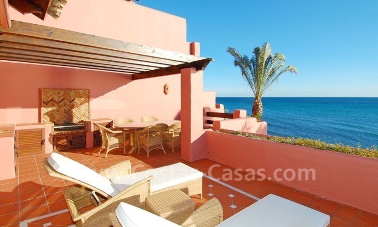 Luxury frontline beach corner penthouse for sale, first line beach complex, New Golden Mile, Marbella - Estepona 1