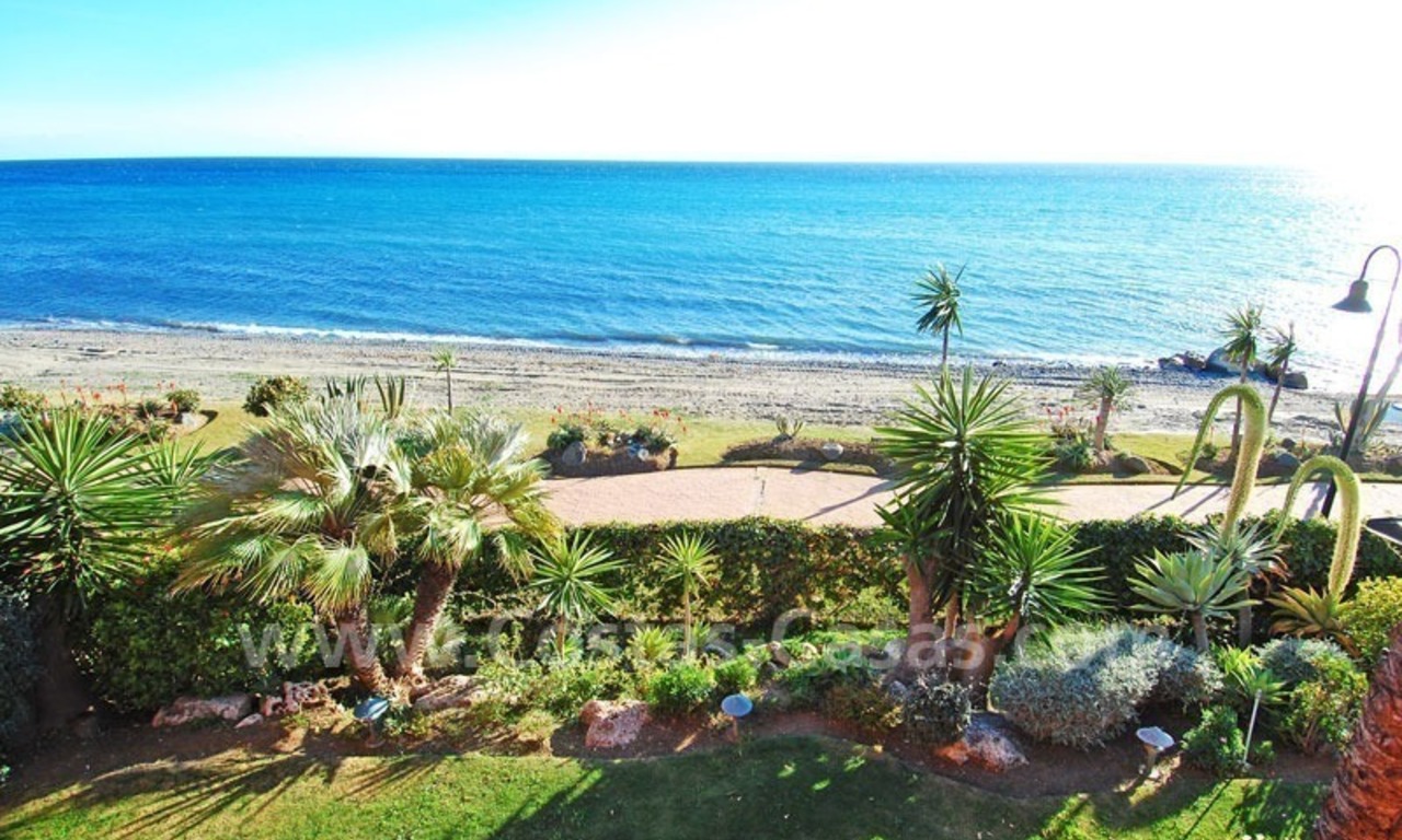 Luxury frontline beach corner penthouse for sale, first line beach complex, New Golden Mile, Marbella - Estepona 12