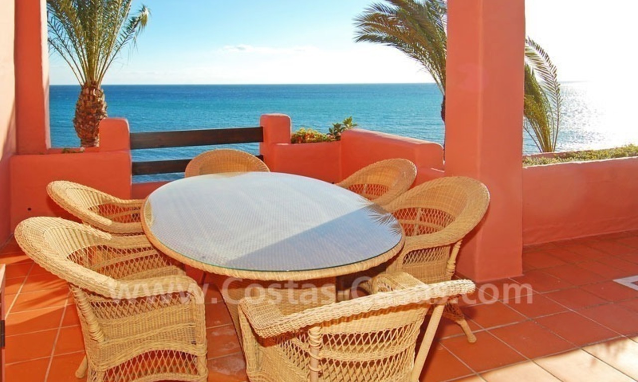Luxury frontline beach corner penthouse for sale, first line beach complex, New Golden Mile, Marbella - Estepona 3