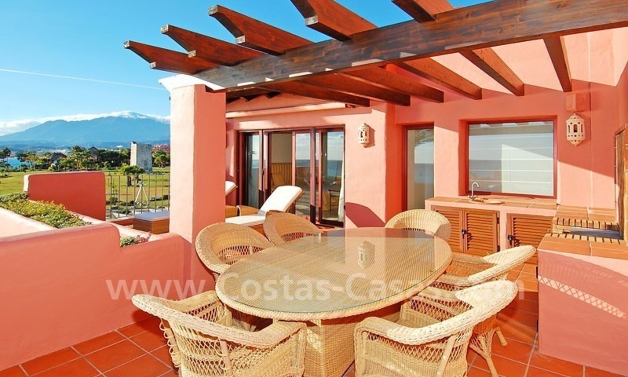 Luxury frontline beach corner penthouse for sale, first line beach complex, New Golden Mile, Marbella - Estepona 4