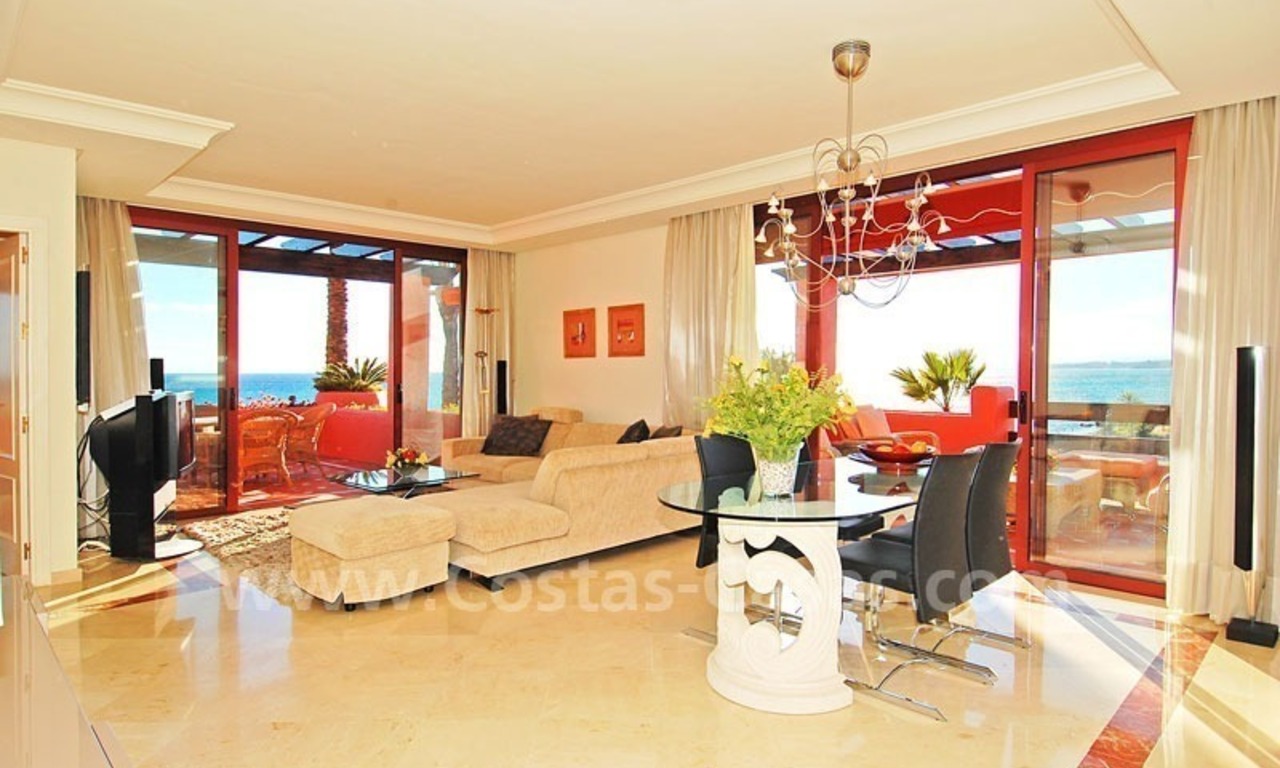 Luxury frontline beach corner penthouse for sale, first line beach complex, New Golden Mile, Marbella - Estepona 17