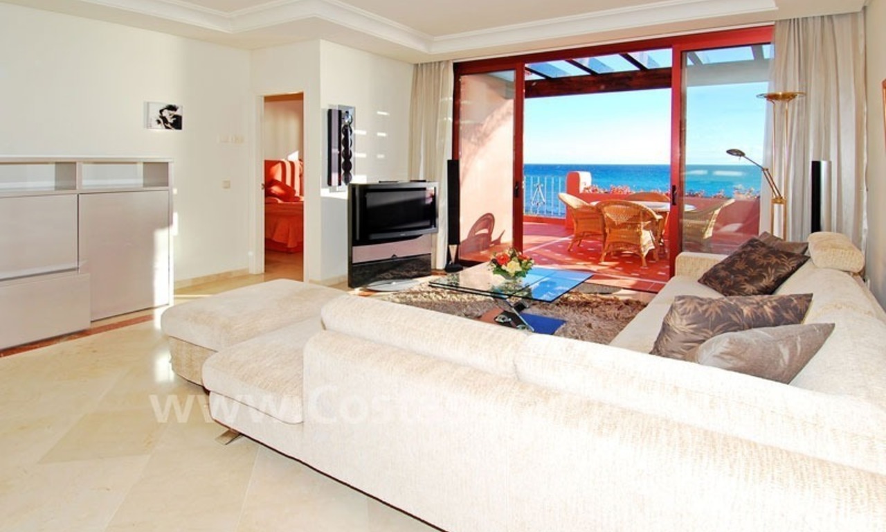 Luxury frontline beach corner penthouse for sale, first line beach complex, New Golden Mile, Marbella - Estepona 18