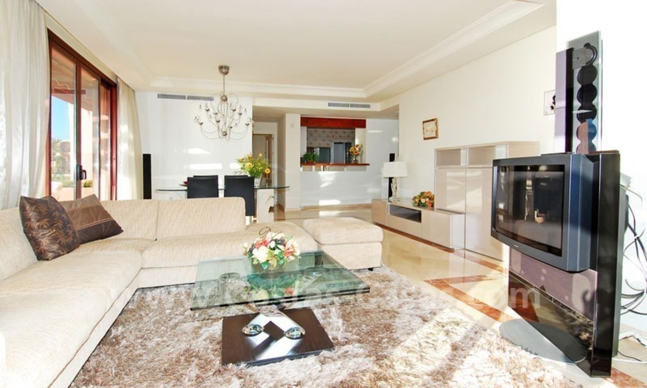 Luxury frontline beach corner penthouse for sale, first line beach complex, New Golden Mile, Marbella - Estepona 20