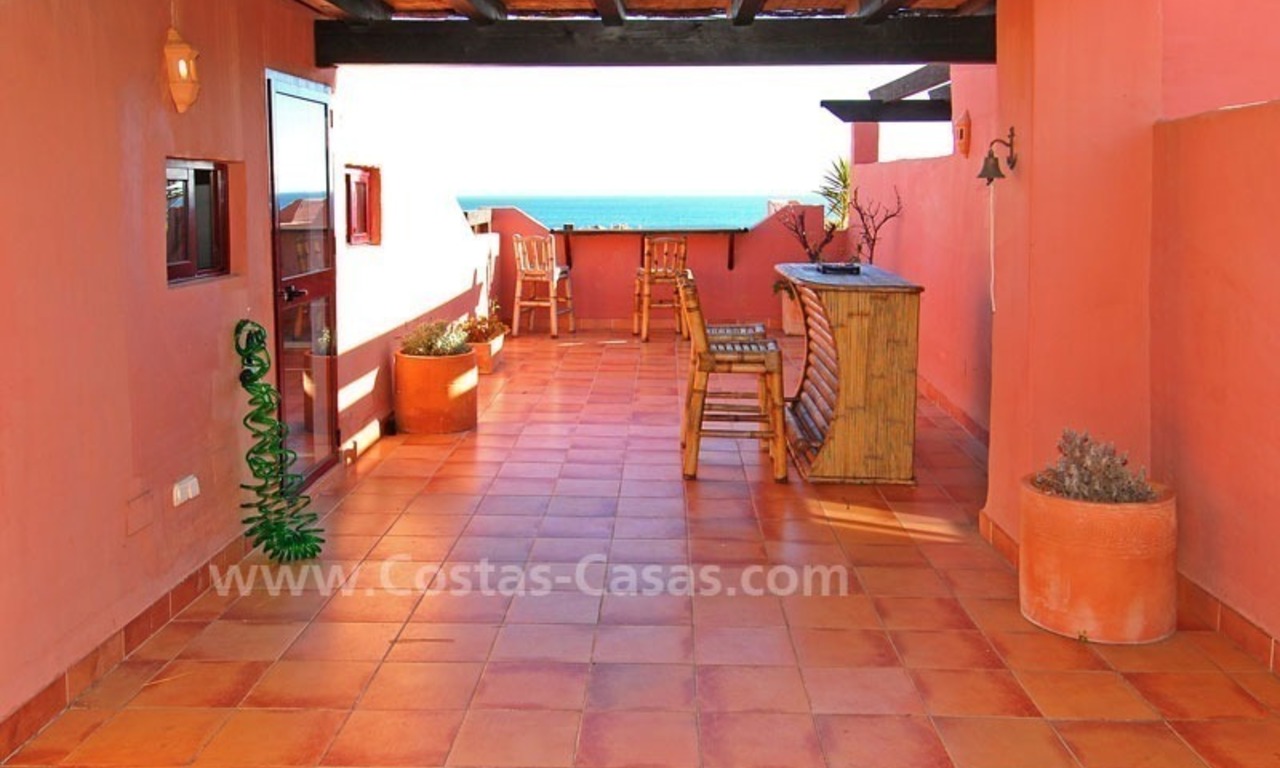 Beachside apartment sfor sale in a second line beach complex on the New Golden Mile, Marbella - Estepona 11