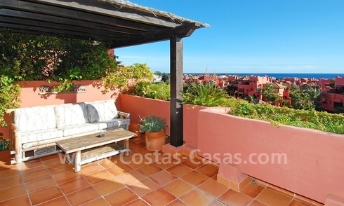 Beachside apartment sfor sale in a second line beach complex on the New Golden Mile, Marbella - Estepona 