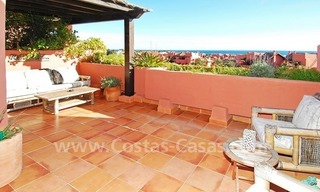 Beachside apartment sfor sale in a second line beach complex on the New Golden Mile, Marbella - Estepona 1