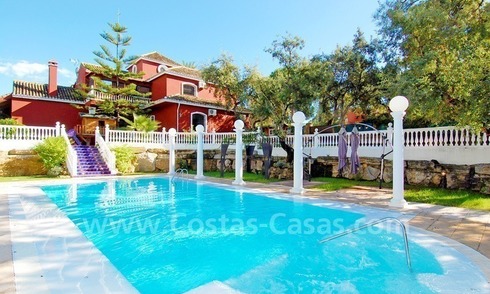 Villa for sale in Marbella with possibility to built a small hotel or B&B 