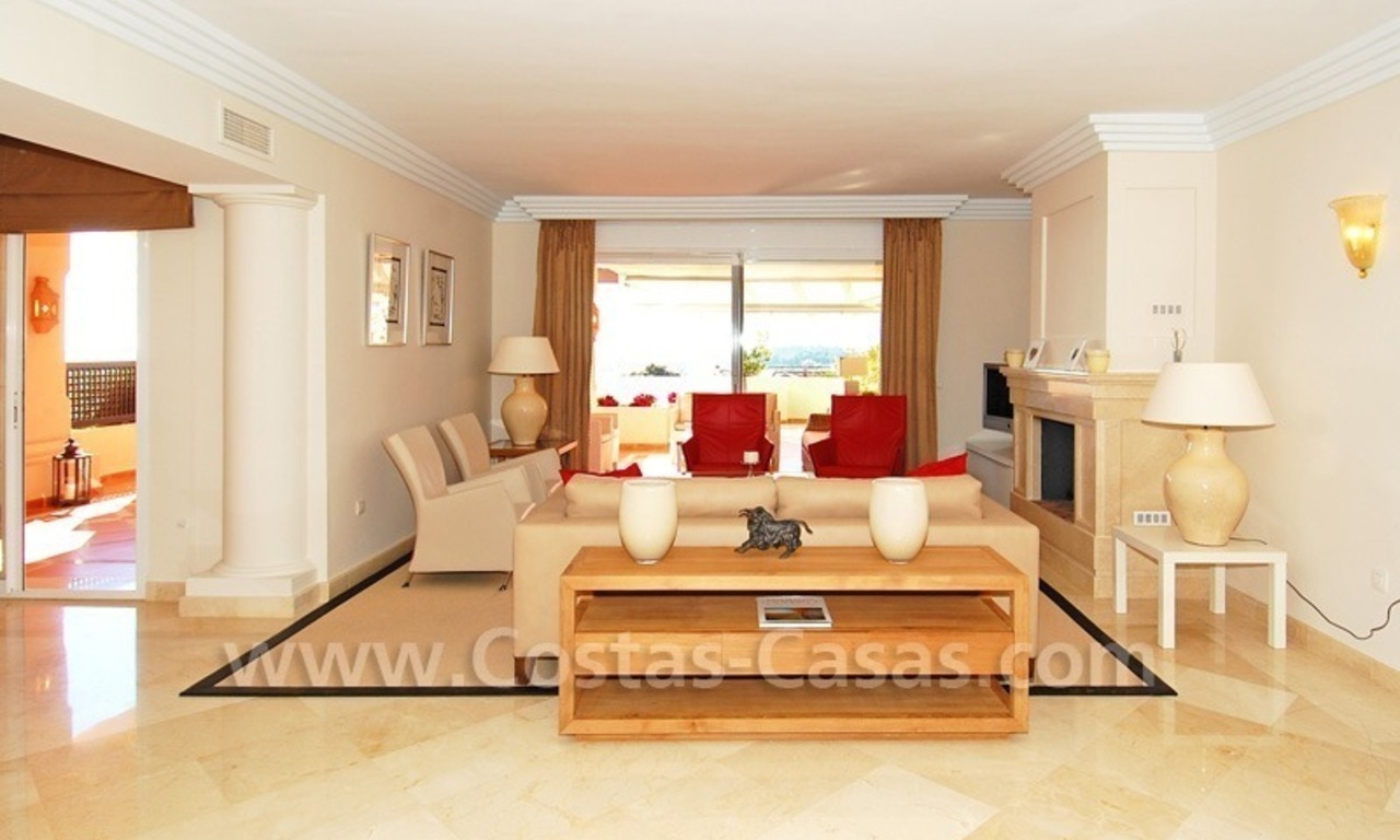Large luxury elevated ground-floor apartment for sale in Nueva Andalucía – Marbella 10