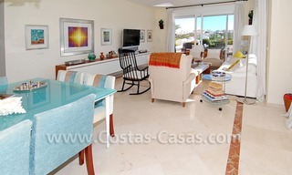 Luxury beachside apartment for sale in a frontline beach complex, New Golden Mile, Marbella - Estepona 4
