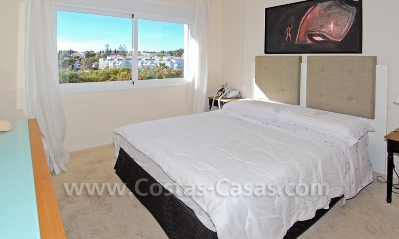 Luxury beachside apartment for sale in a frontline beach complex, New Golden Mile, Marbella - Estepona 8