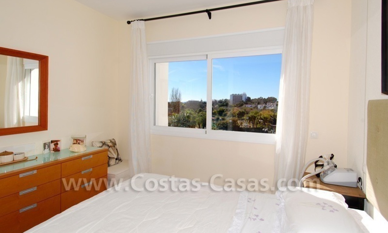Luxury beachside apartment for sale in a frontline beach complex, New Golden Mile, Marbella - Estepona 9