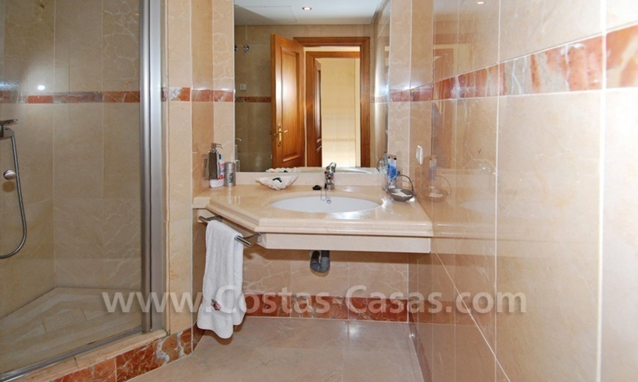 Luxury beachside apartment for sale in a frontline beach complex, New Golden Mile, Marbella - Estepona 14