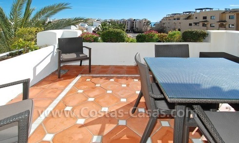 Luxury beachside apartment for sale in a frontline beach complex, New Golden Mile, Marbella - Estepona 