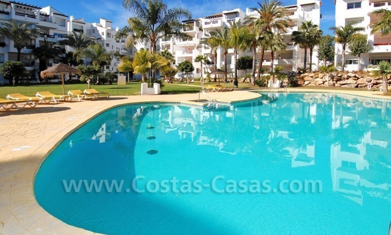 Luxury beachside apartment for sale in a frontline beach complex, New Golden Mile, Marbella - Estepona 18