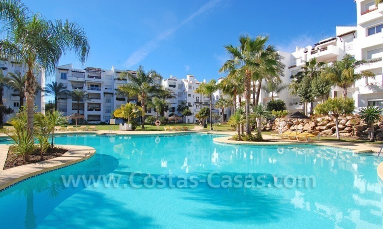 Luxury beachside apartment for sale in a frontline beach complex, New Golden Mile, Marbella - Estepona 19
