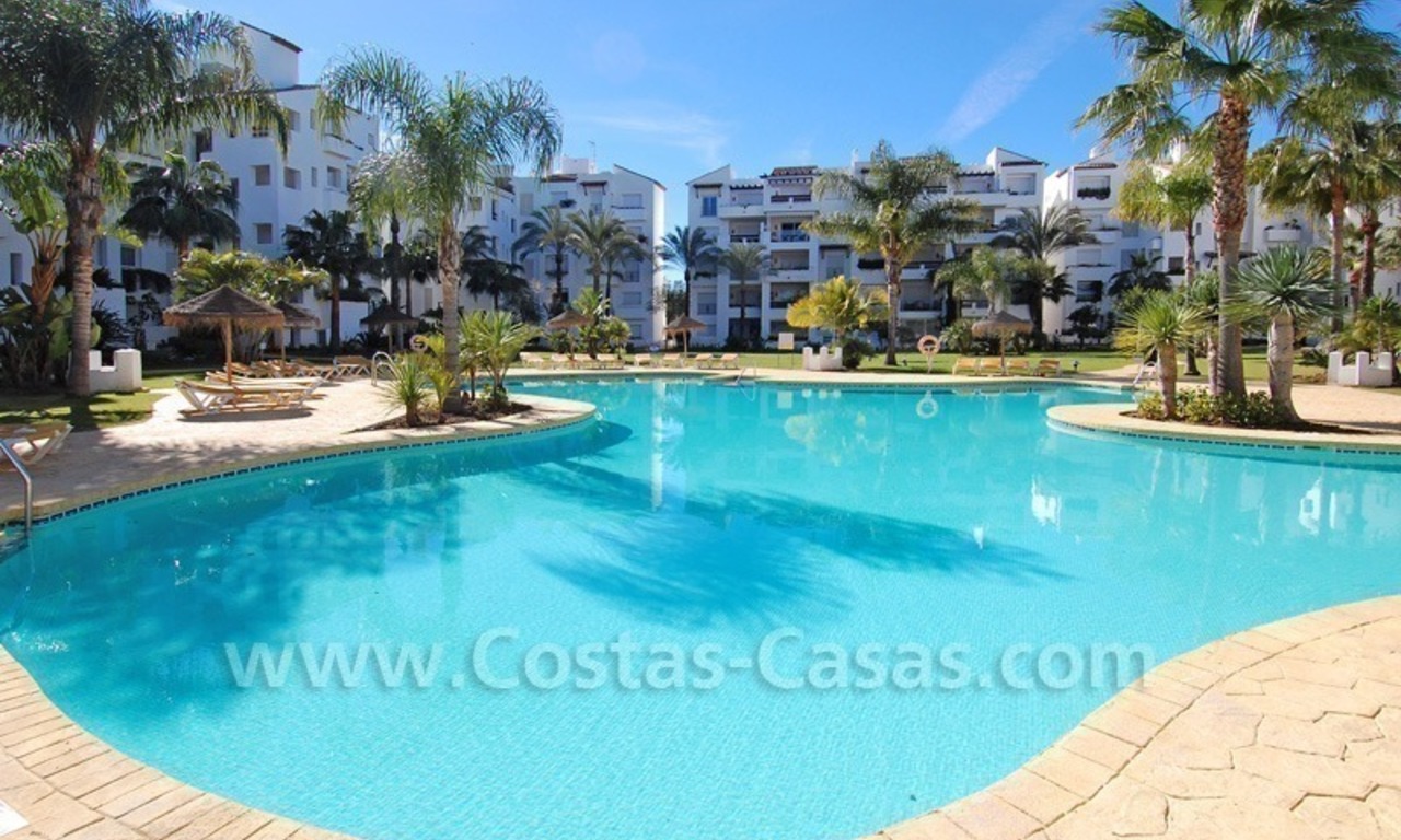 Luxury beachside apartment for sale in a frontline beach complex, New Golden Mile, Marbella - Estepona 20