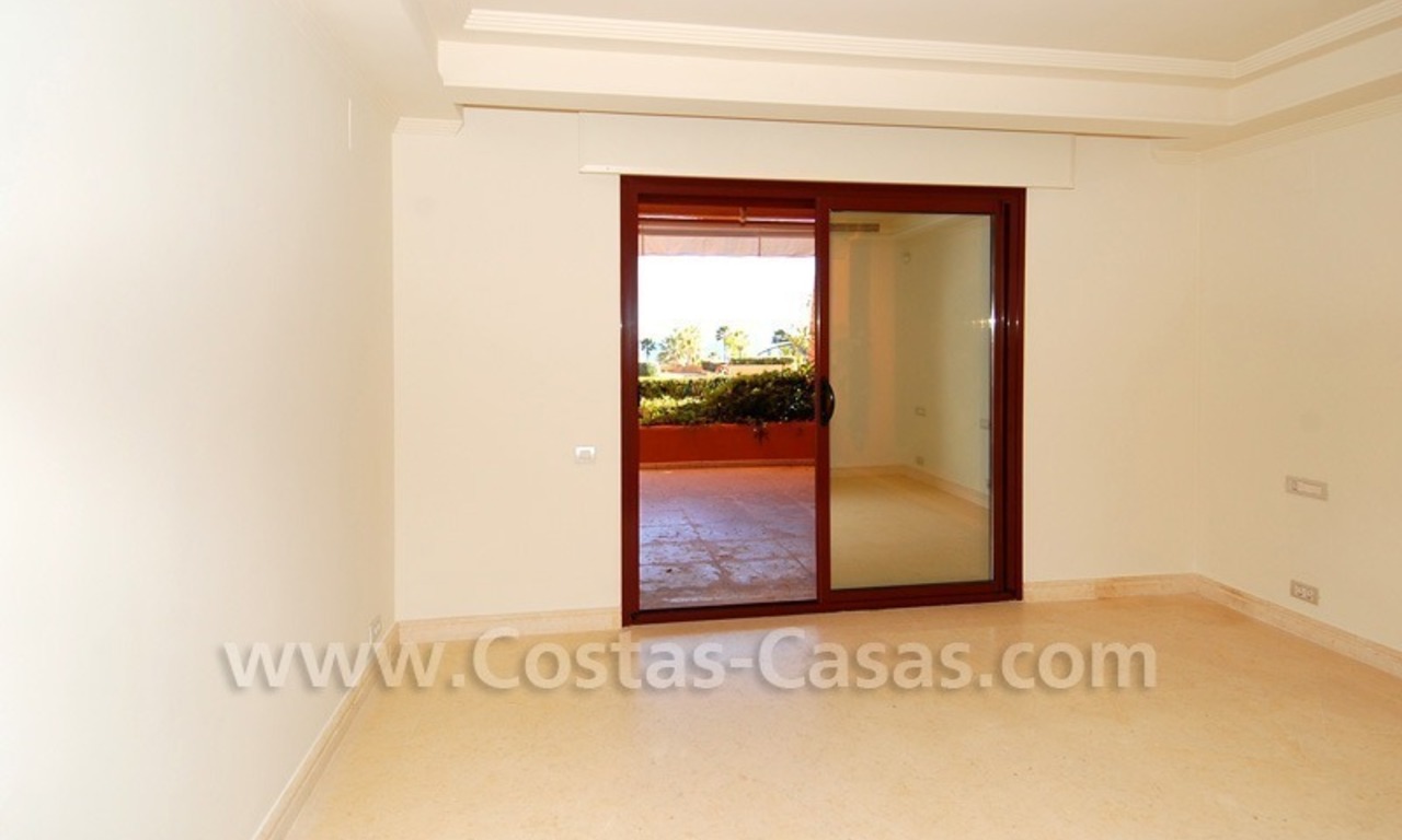 Luxury frontline beach apartment for sale, first line beach complex, New Golden Mile, Marbella - Estepona 7