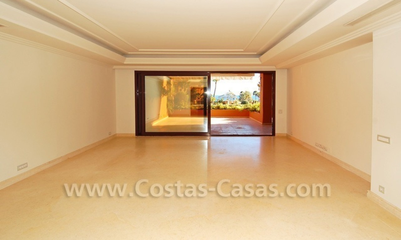 Luxury frontline beach apartment for sale, first line beach complex, New Golden Mile, Marbella - Estepona 5