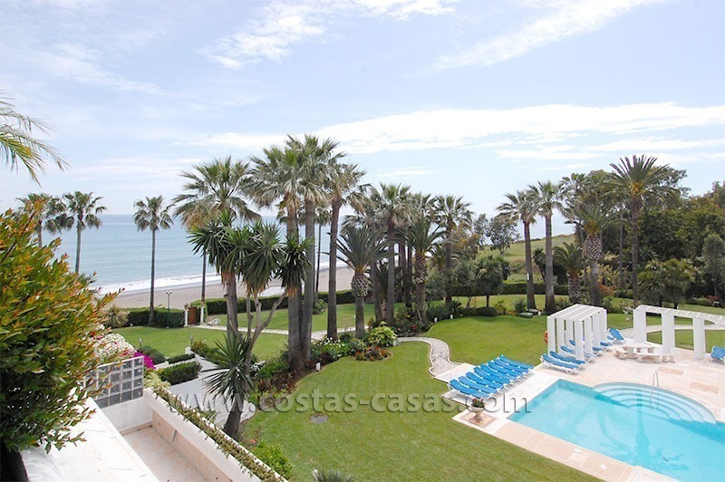 Luxury frontline penthouse apartment for sale, exclusive beachfront complex, New Golden Mile, Marbella - Estepona