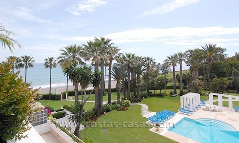 Luxury frontline penthouse apartment for sale, exclusive beachfront complex, New Golden Mile, Marbella - Estepona 