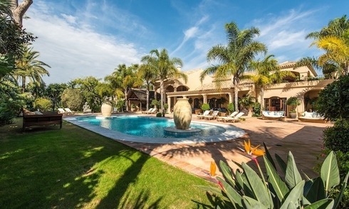 Exclusive beachside villa for sale in Marbella 