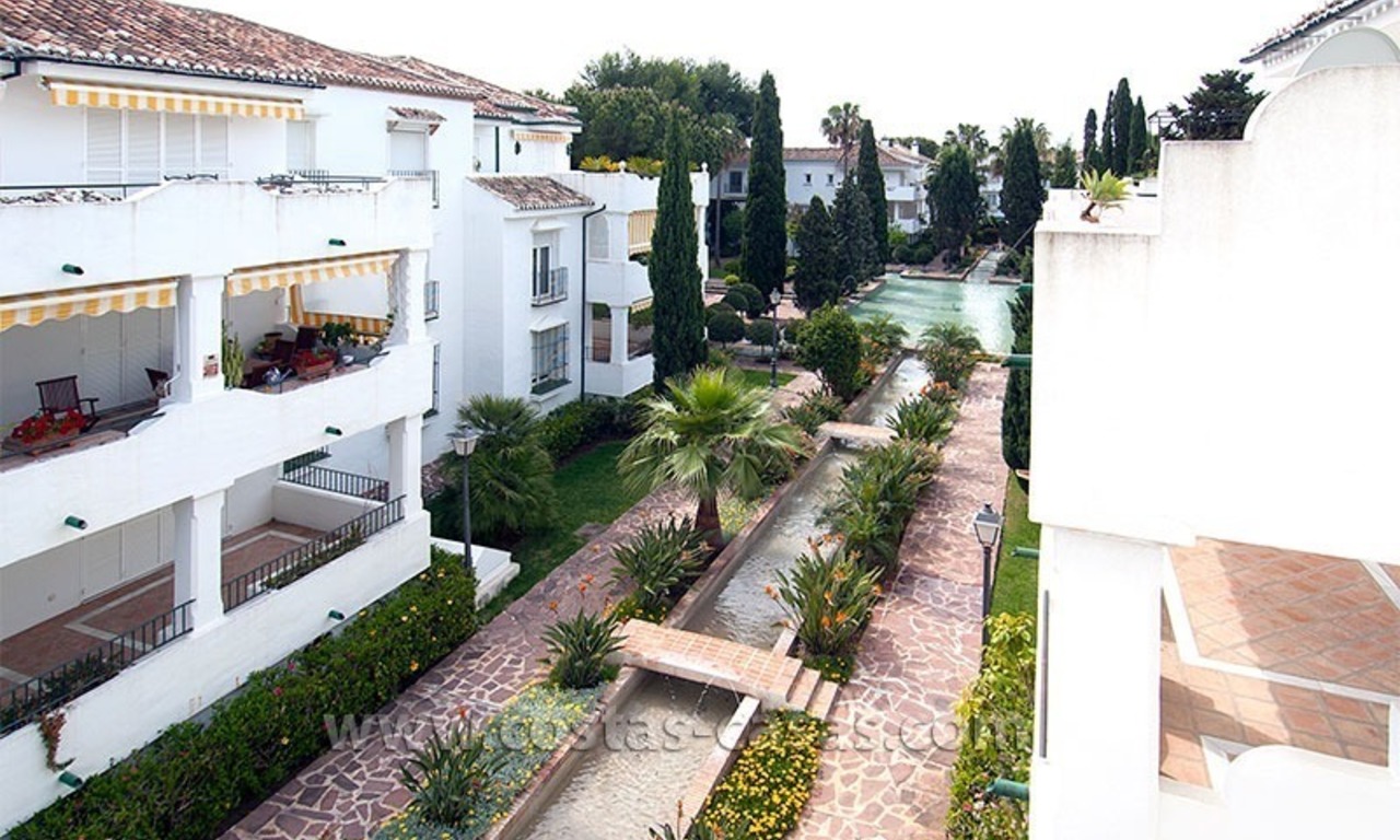 Seaside apartment for sale in a complex in Marbella West 0