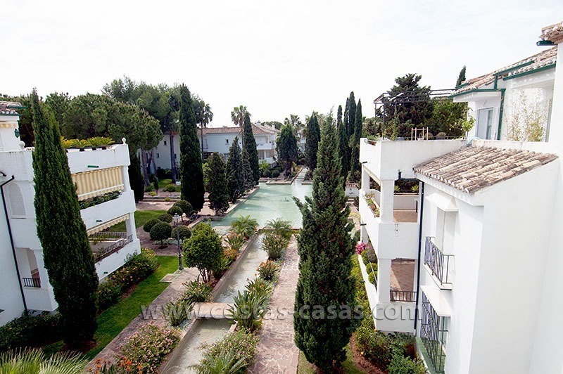 Beach apartment to buy in a complex in Marbella West
