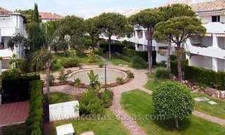 Beachside apartment for sale in a complex in Marbella West 1