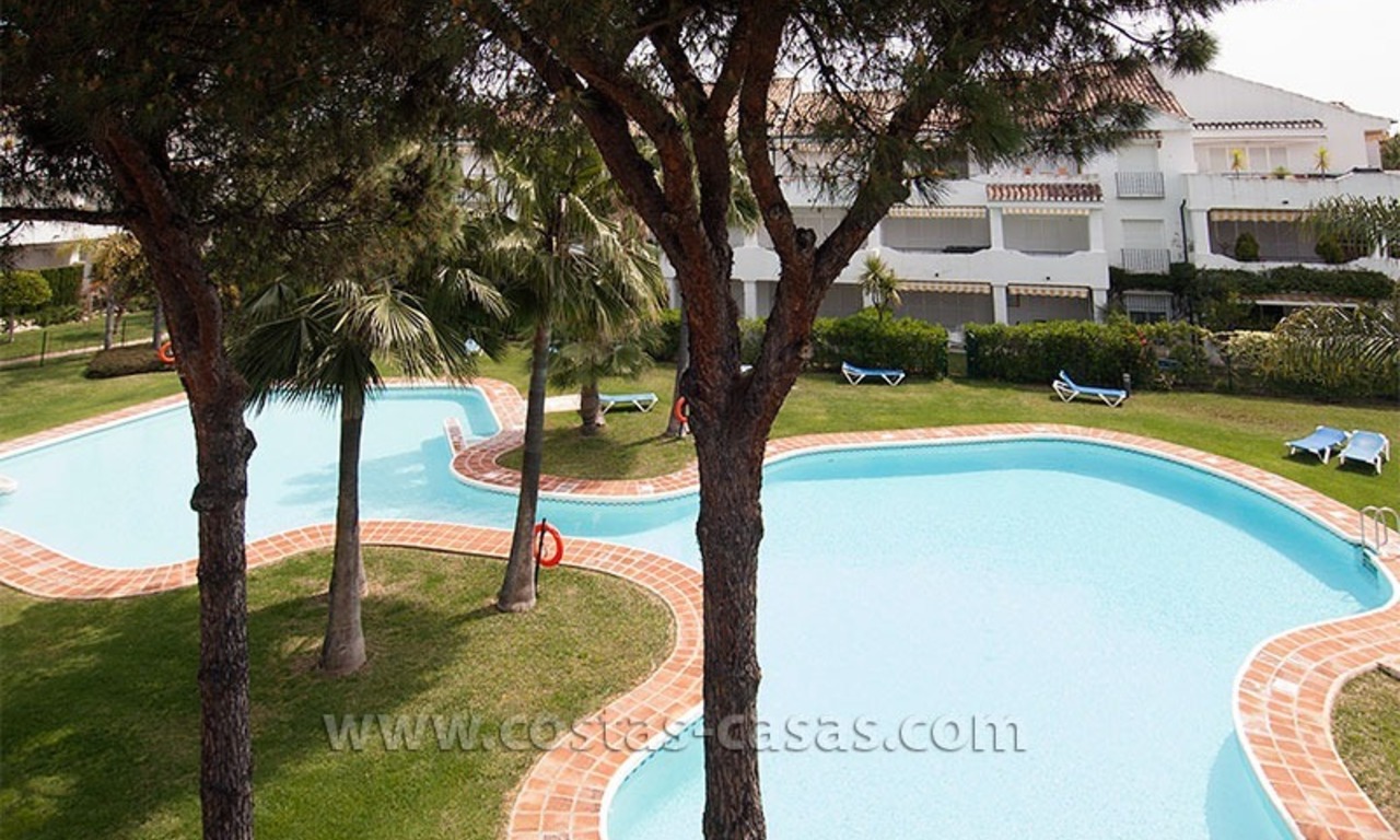 Beachside apartment for sale in a complex in Marbella West 13