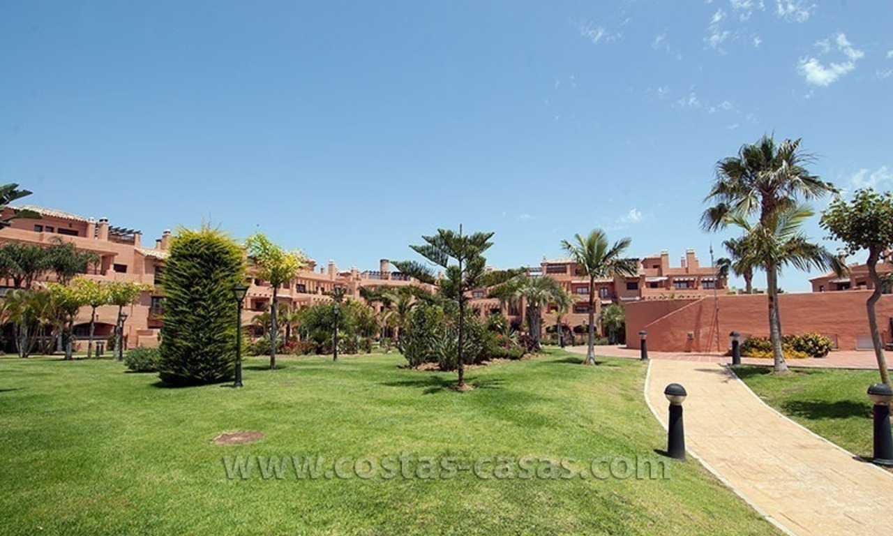Beachside apartment for sale in a complex in Marbella West 4