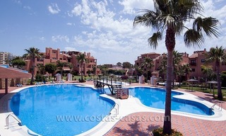 Beachside apartment for sale in a complex in Marbella West 0
