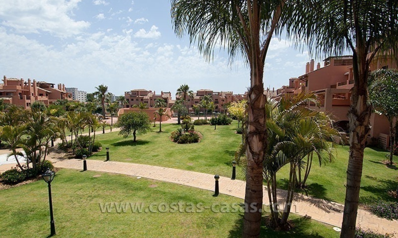 Beachside apartment for sale in a complex in Marbella West 15