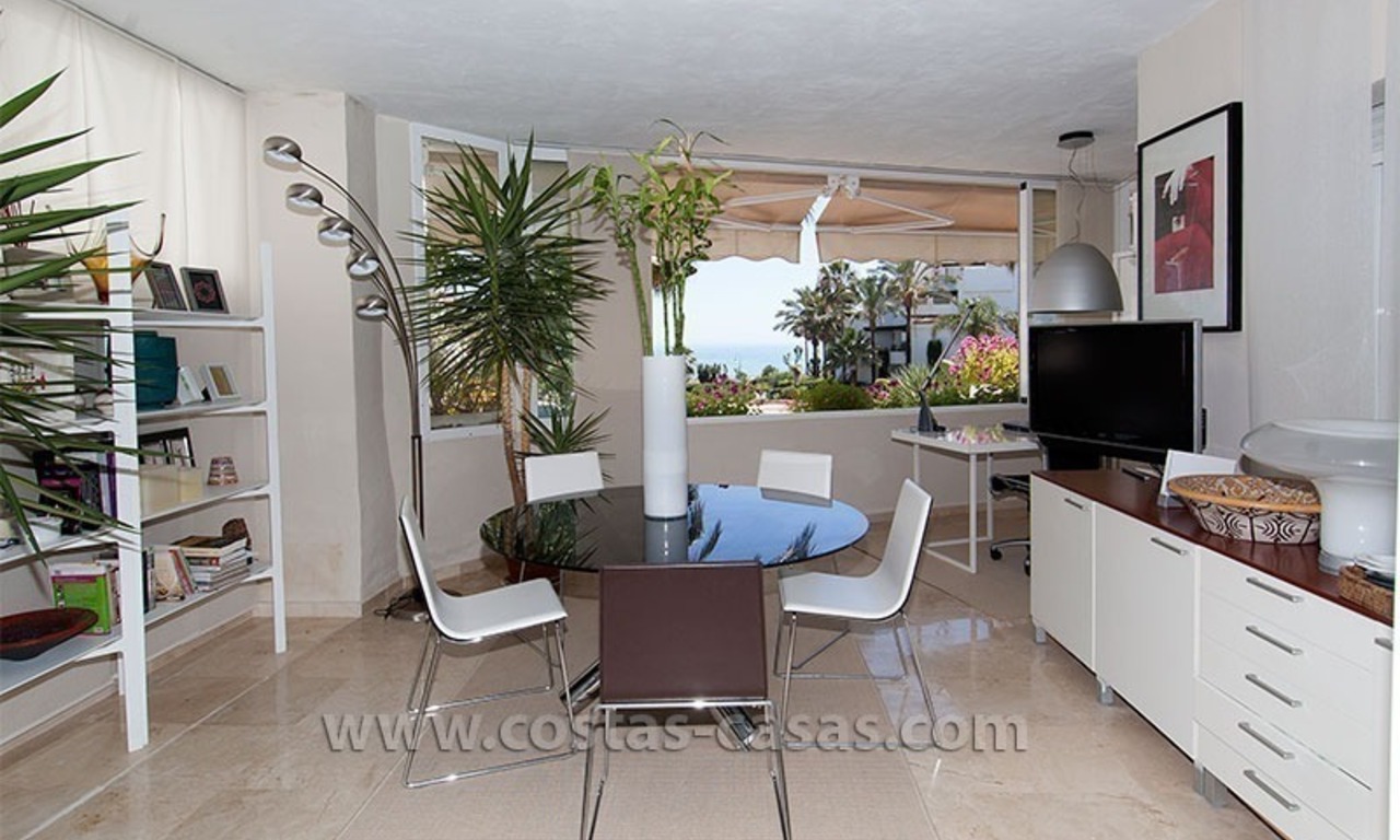 Luxury beachside apartment for sale in beachfront complex, New Golden Mile, Marbella - Estepona 5
