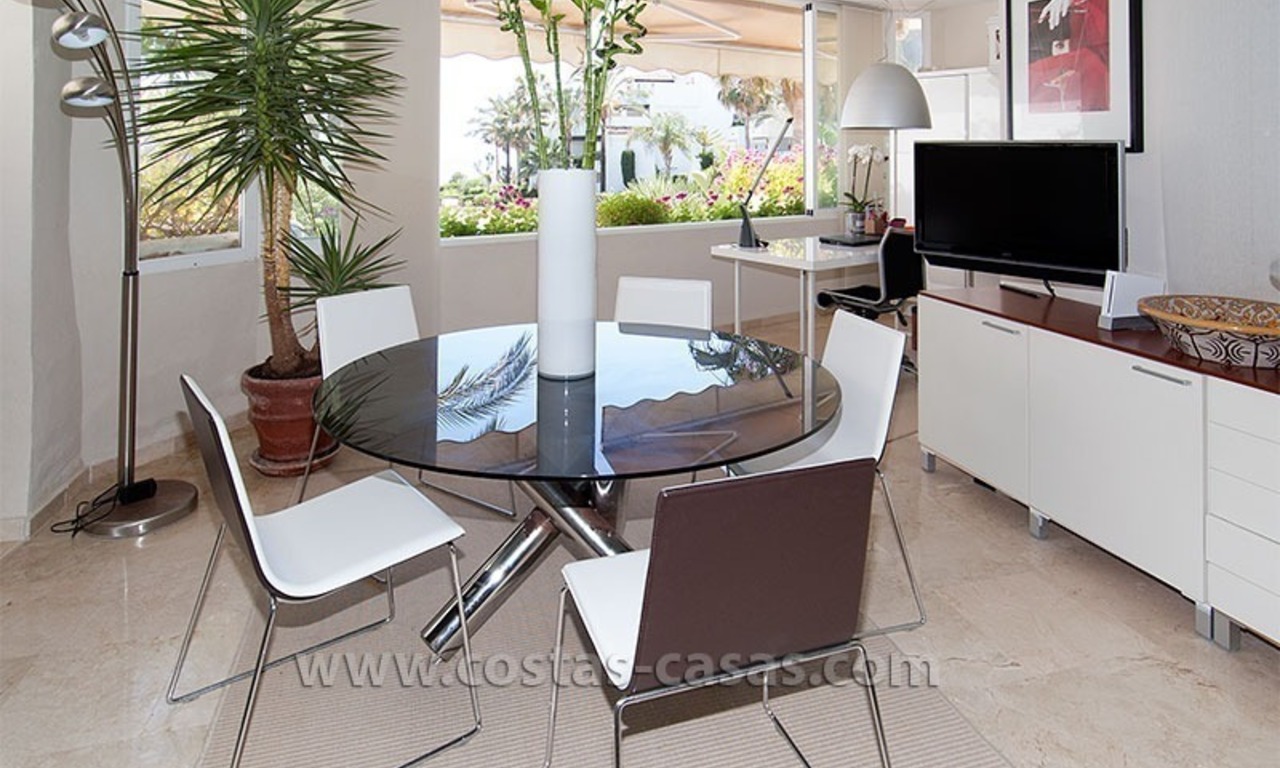 Luxury beachside apartment for sale in beachfront complex, New Golden Mile, Marbella - Estepona 4