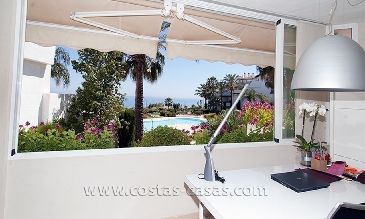 Luxury beachside apartment for sale in beachfront complex, New Golden Mile, Marbella - Estepona 6