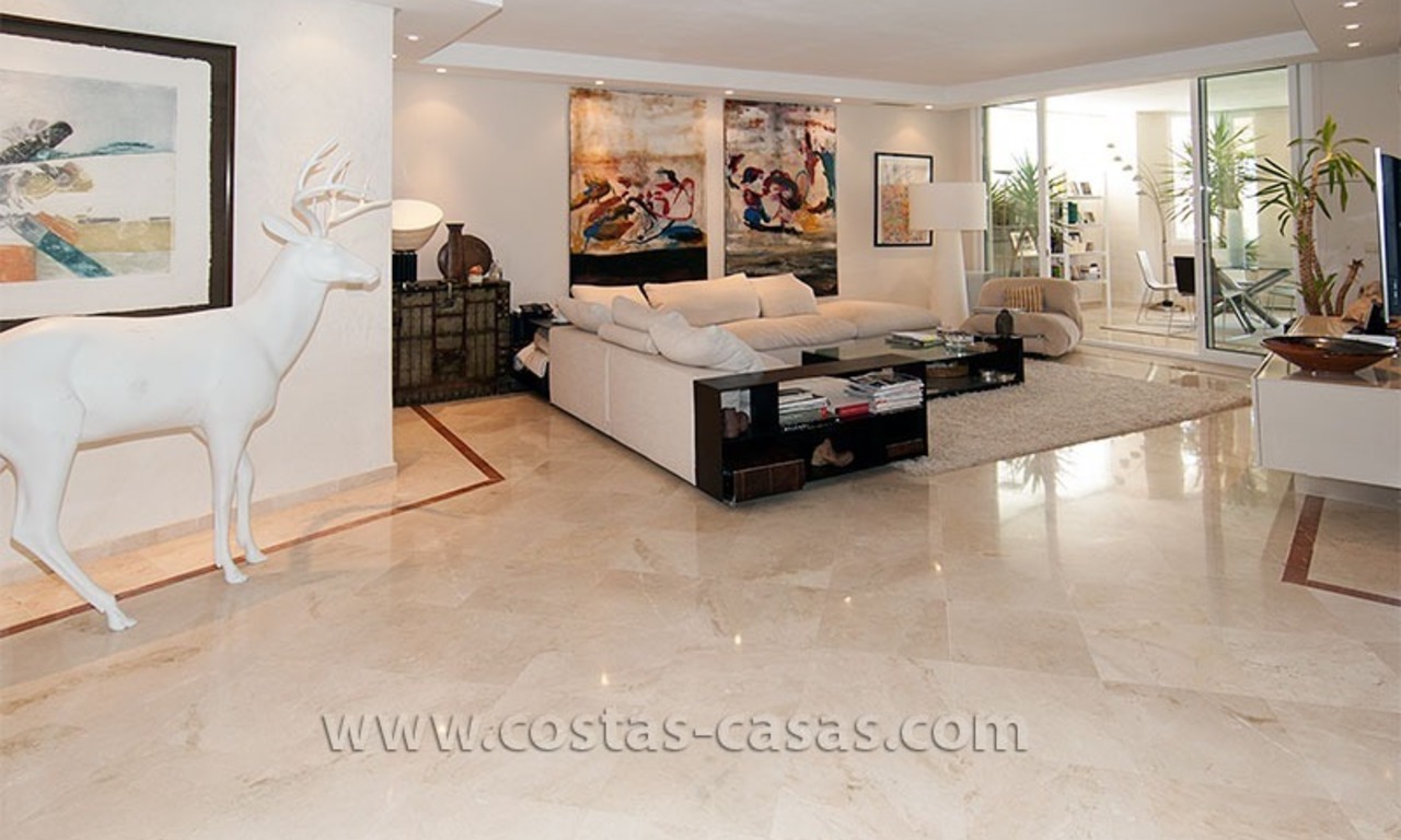 Luxury beachside apartment for sale in beachfront complex, New Golden Mile, Marbella - Estepona 3