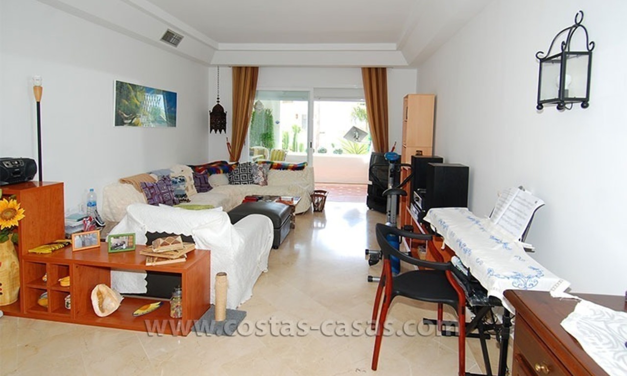 Beachside apartment for sale in beachfront complex, New Golden Mile, Marbella - Estepona 2