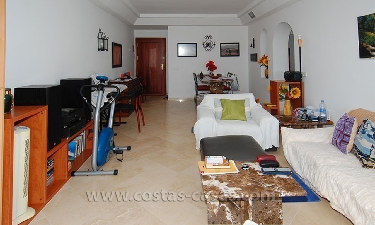 Beachside apartment for sale in beachfront complex, New Golden Mile, Marbella - Estepona 3