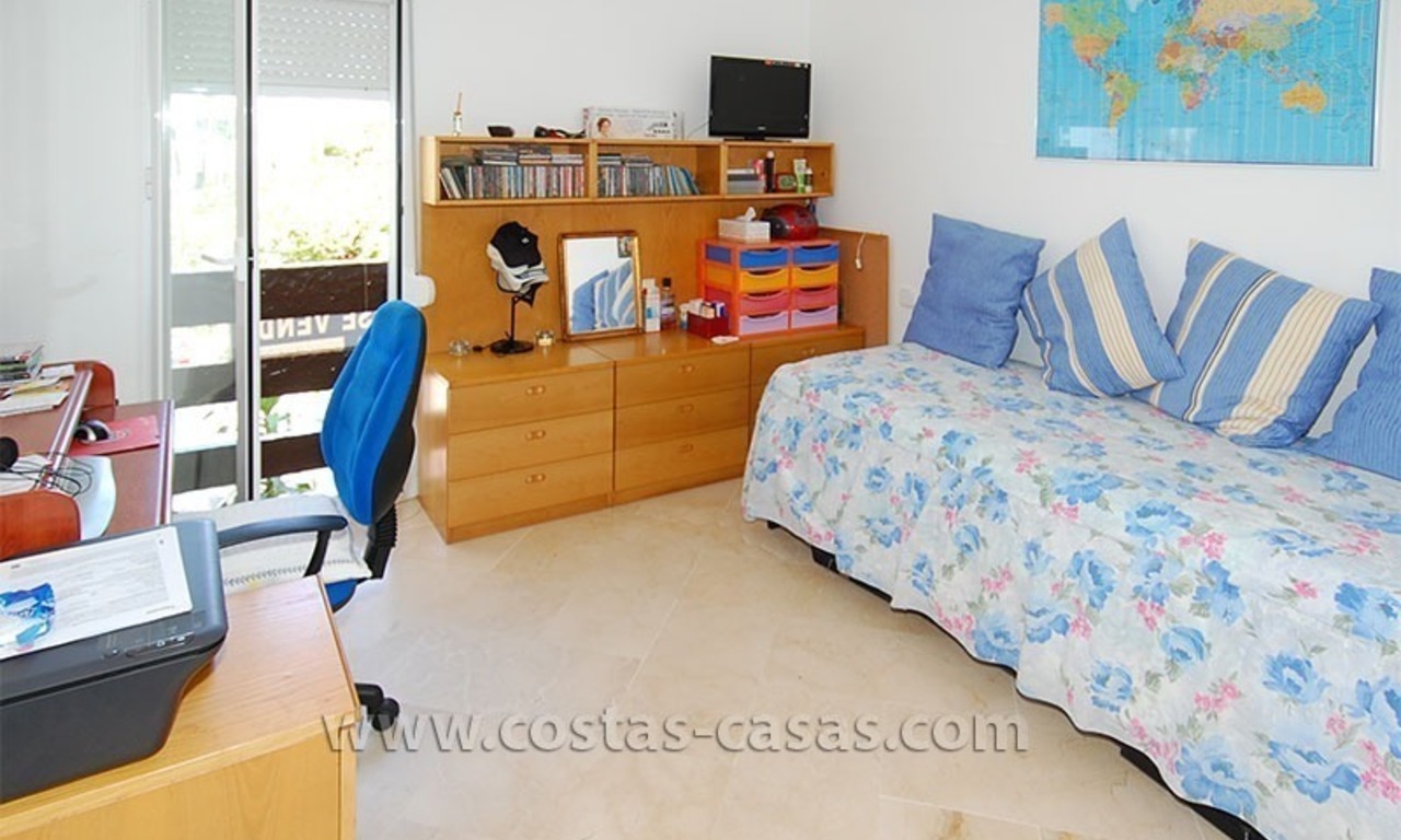 Beachside apartment for sale in beachfront complex, New Golden Mile, Marbella - Estepona 6