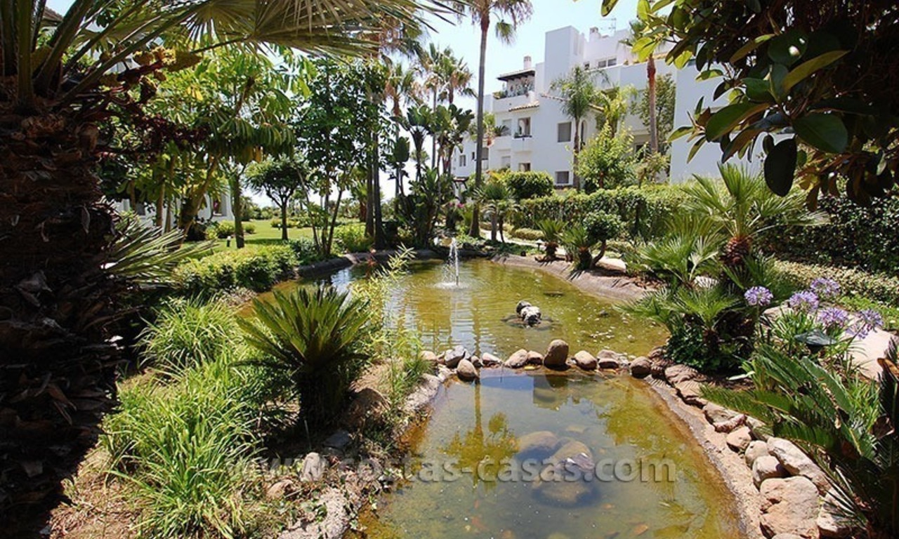 Beachside apartment for sale in beachfront complex, New Golden Mile, Marbella - Estepona 11