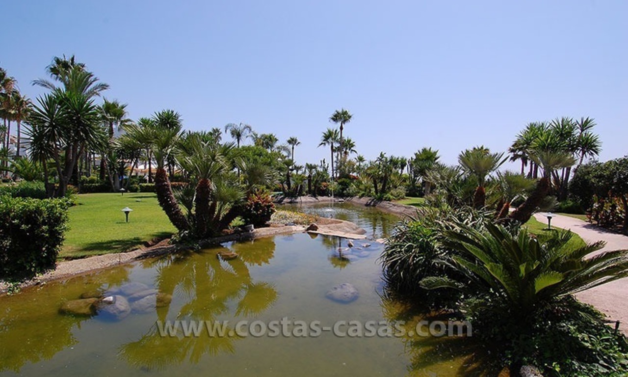Beachside apartment for sale in beachfront complex, New Golden Mile, Marbella - Estepona 13
