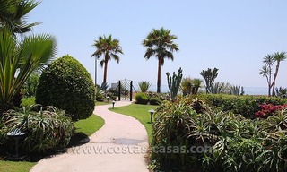 Beachside apartment for sale in beachfront complex, New Golden Mile, Marbella - Estepona 14
