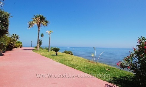 Townhouse for sale in beachfront complex in Estepona 