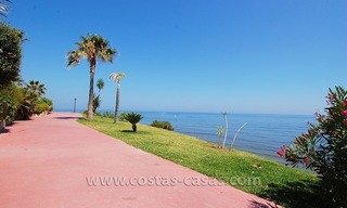 Townhouse for sale in beachfront complex in Estepona 0