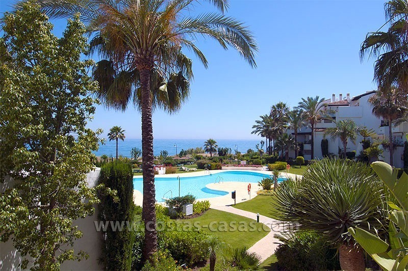 Luxury beachside apartment for sale in beachfront complex, New Golden Mile, Marbella - Estepona