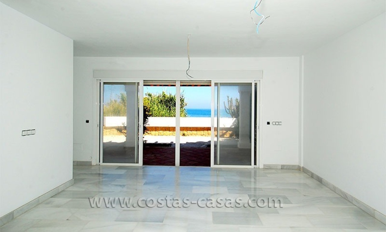 Frontline beach townhouse for sale in a first line beach complex in Estepona 5