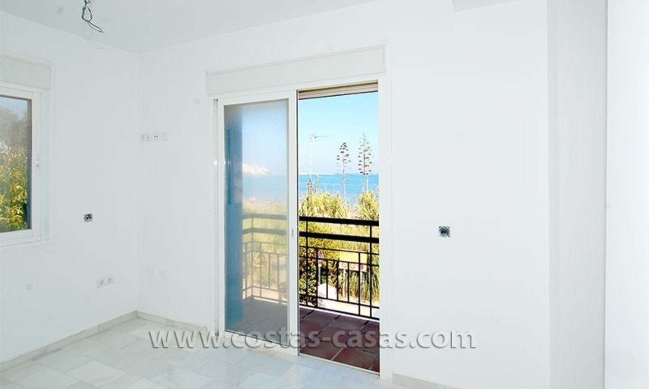 Frontline beach townhouse for sale in a first line beach complex in Estepona 8